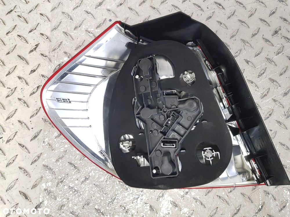 NOWA ORYGINALNA LAMPA PRAWA TYLNA TYŁ BMW 1 e87 6924502 - 6