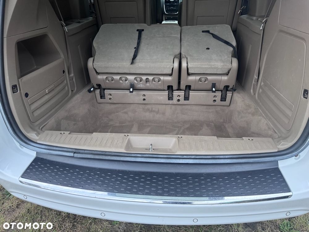 Chrysler Town & Country 3.6 Limited - 28