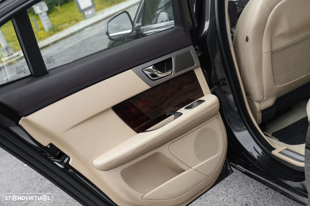 Jaguar XF 3.0 D V6 Luxury - 22