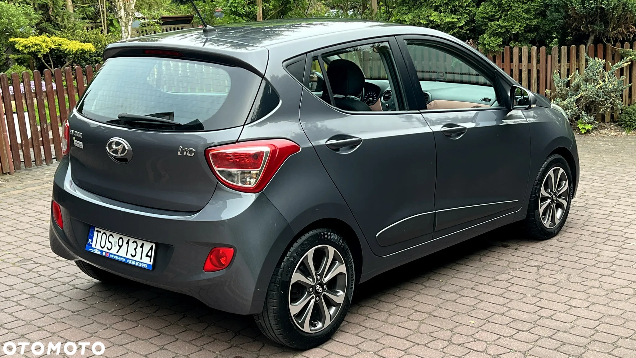 Hyundai i10 1.0 Fifa World Cup Edition - 18