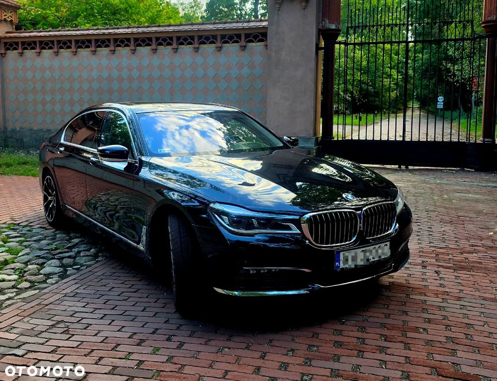 BMW Seria 7 750Li - 1