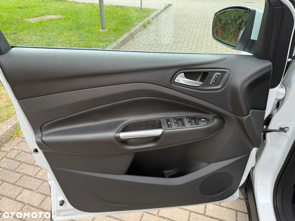 Ford Kuga - 24