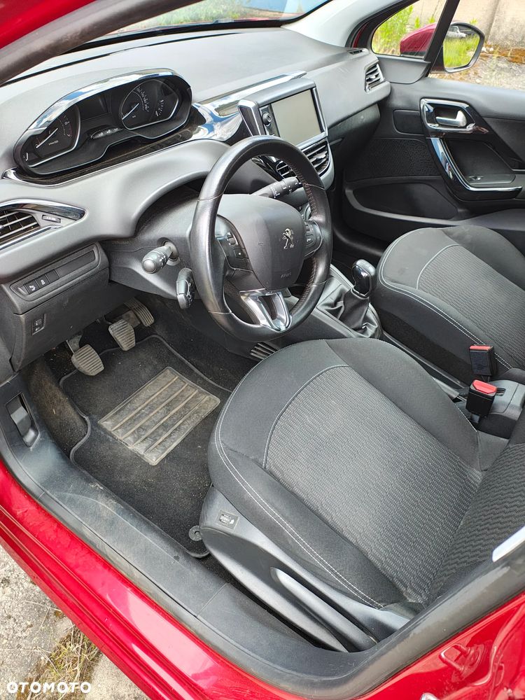 Peugeot 208 - 19