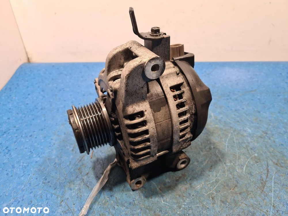 TOYOTA AVENSIS T25 LIFT 2.2D ALTERNATOR A6052 - 2