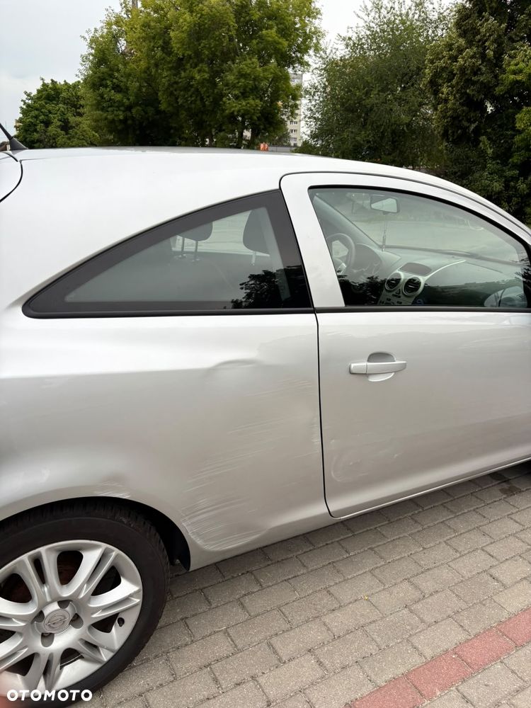 Opel Corsa 1.2 16V Essentia - 10