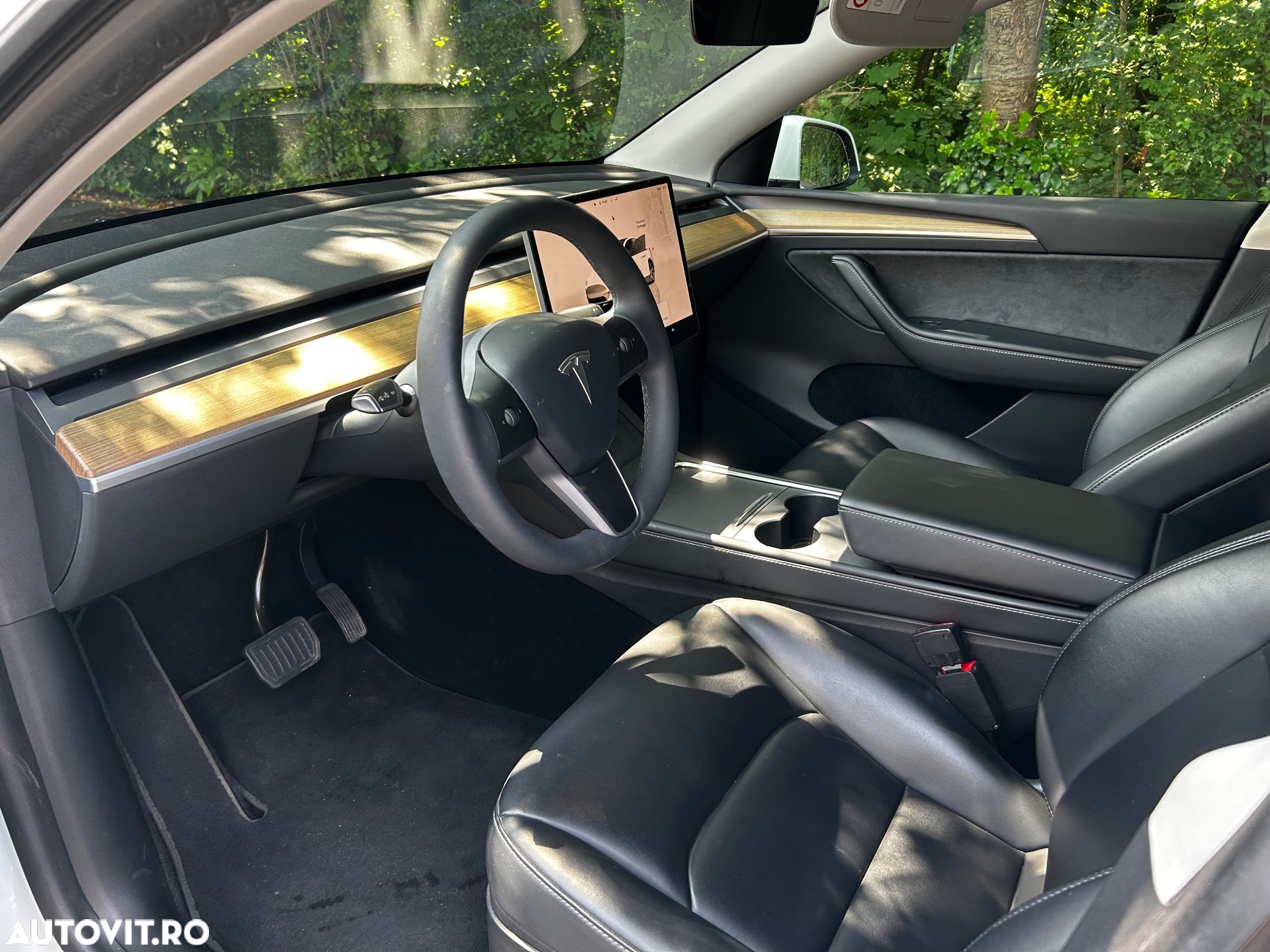 Tesla Model Y Long Range Dual Motor AWD - 14