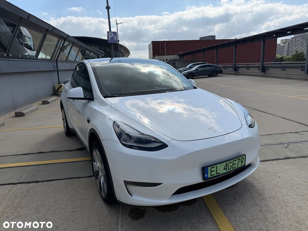 Tesla Model Y - 9