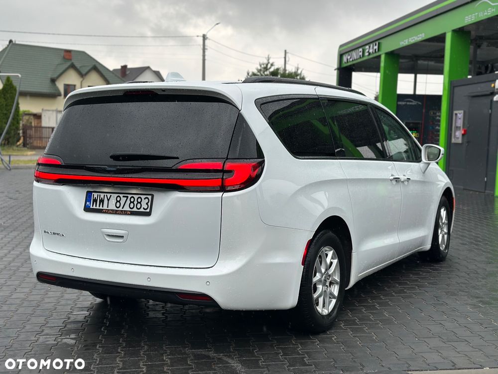 Chrysler Pacifica - 16