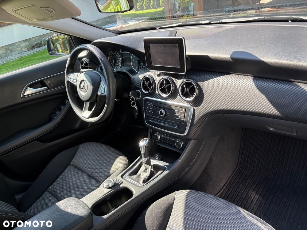 Mercedes-Benz GLA - 8