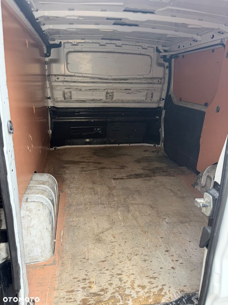 Nissan NV300 - 12