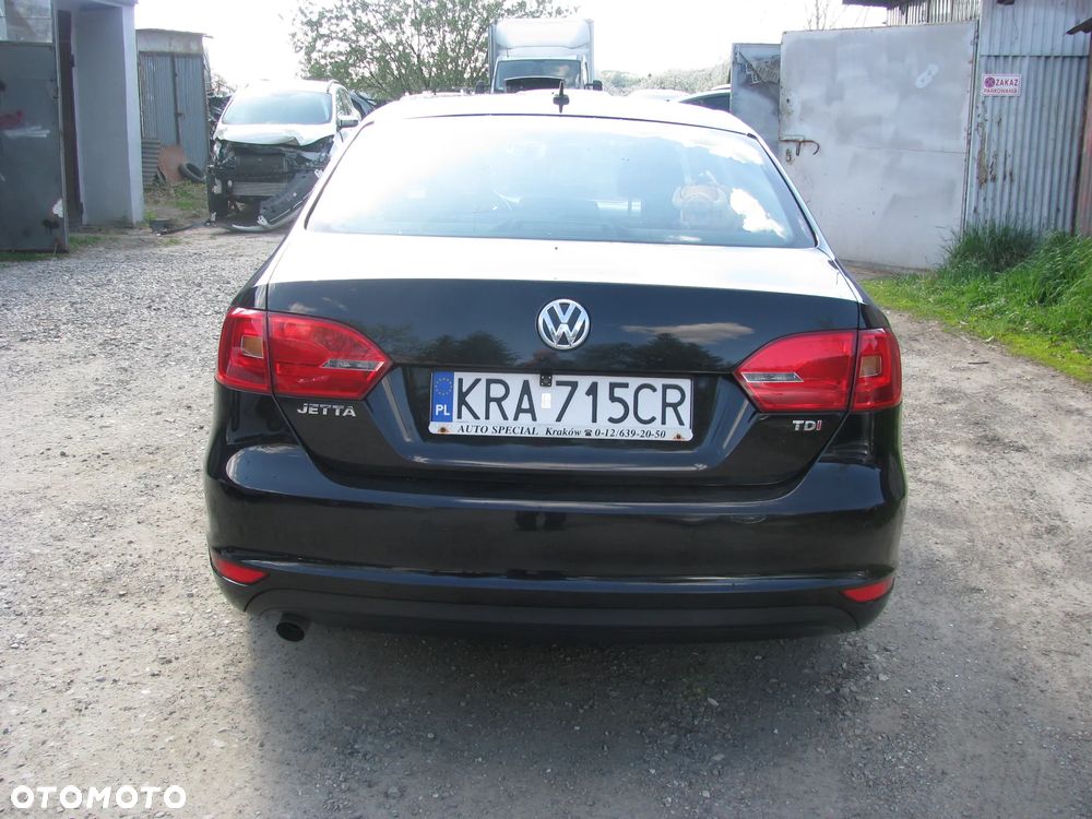 Volkswagen Jetta 1.6 TDI Comfortline - 4