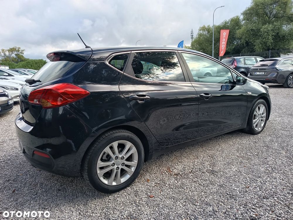 Kia Ceed 1.4 CVVT Fifa World Cup Edition - 9