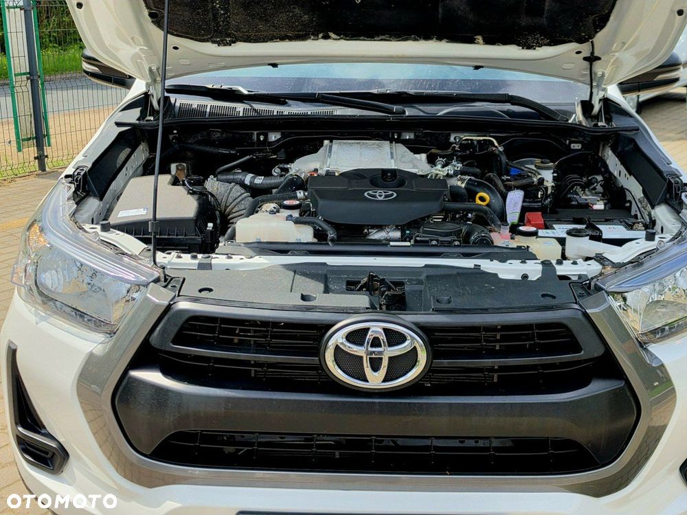 Toyota Hilux - 22