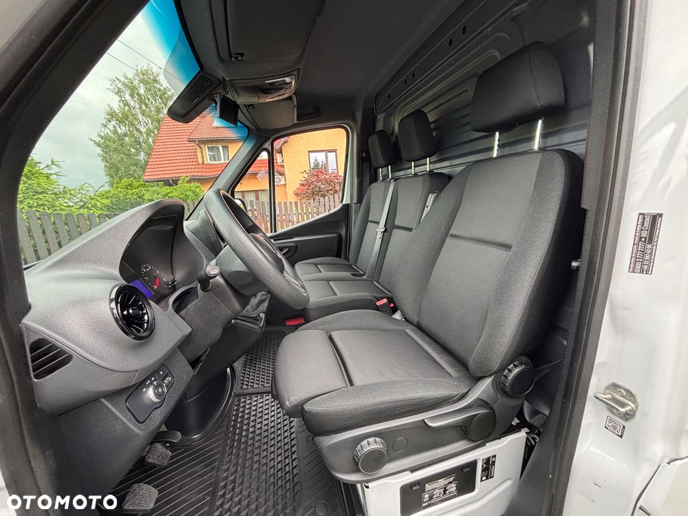 Mercedes-Benz Sprinter - 15