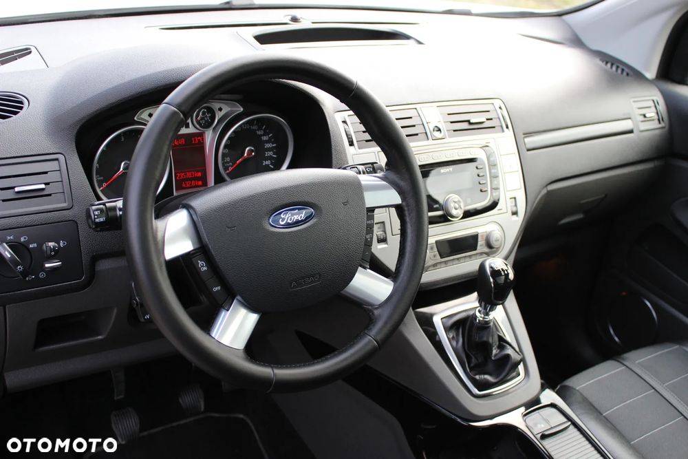 Ford Kuga 2.0 TDCi 4x4 Titanium - 28