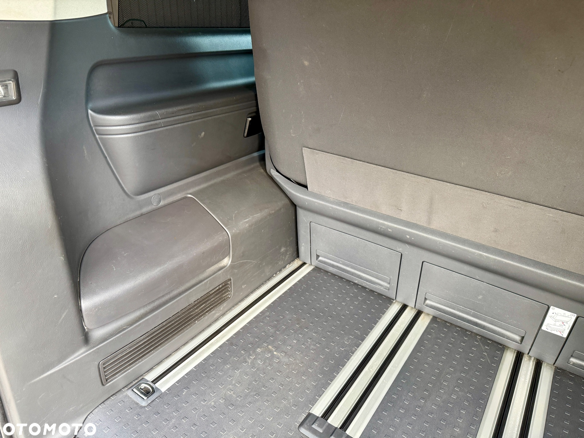 Volkswagen Multivan - 24