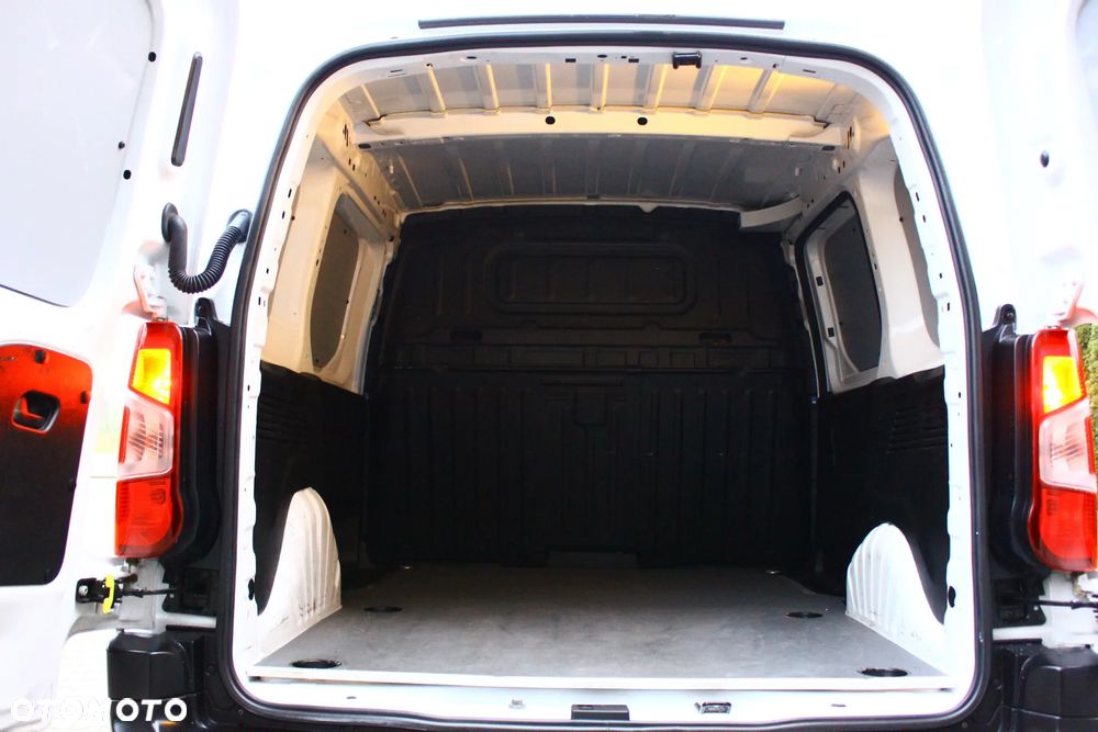 Toyota PROACE CITY BLASZAK 2 OSOBOWY 1.2 D-4T BENZYNA 110KM PEWNE AUTO FV23% - 38