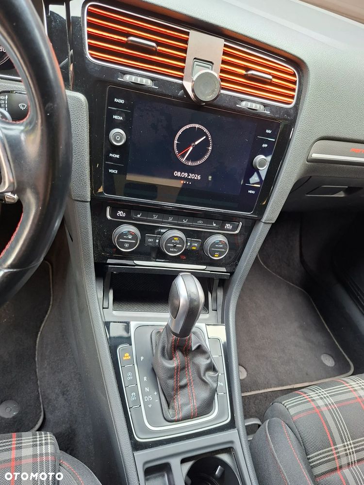 Volkswagen Golf - 21