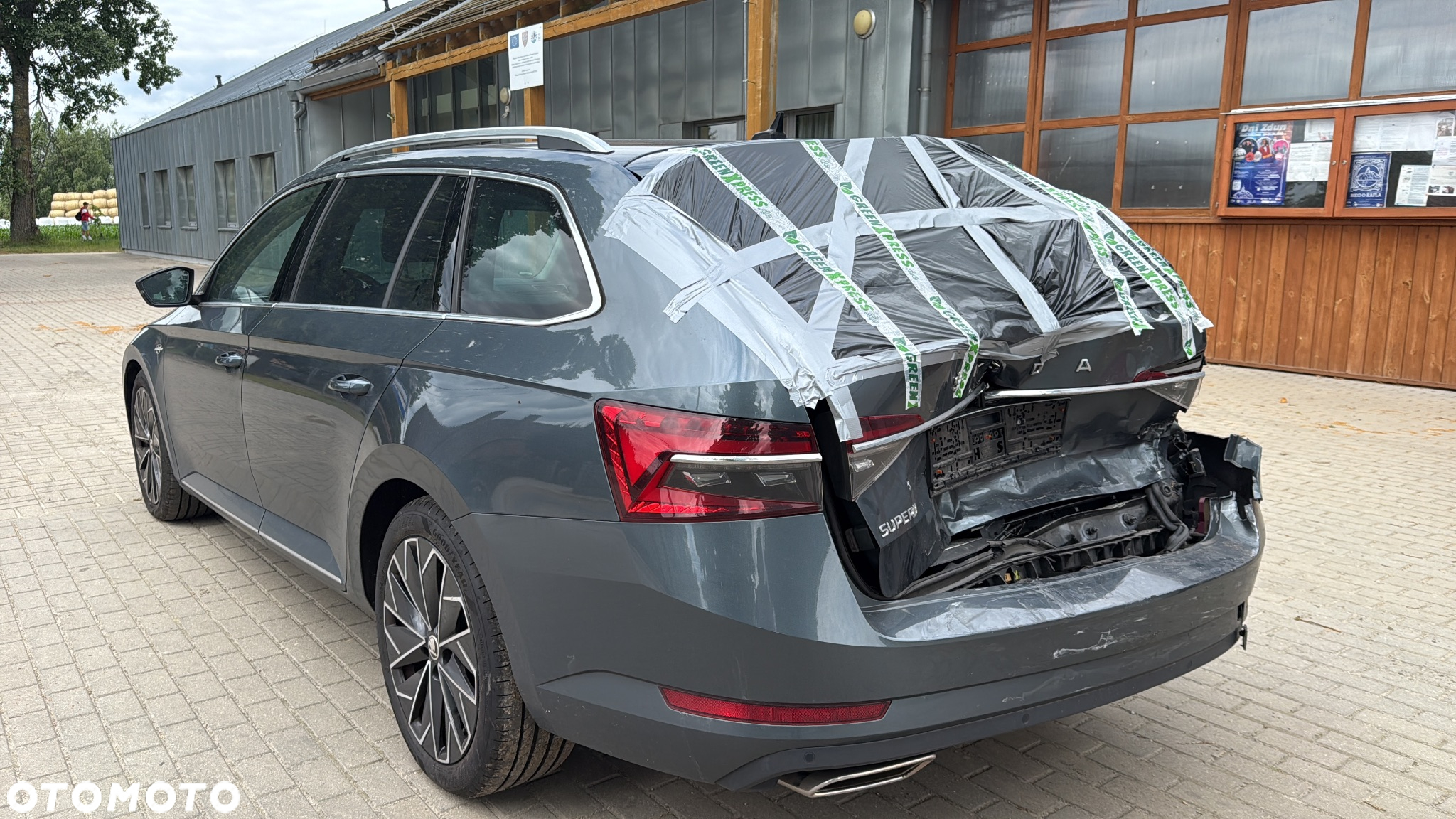 Skoda Superb Combi 2.0 TSI 4x4 DSG L&K - 10