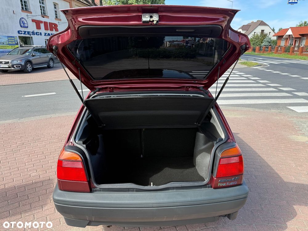 Volkswagen Golf 1.6 GL - 16