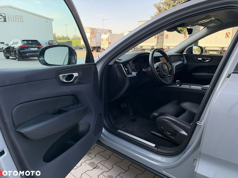 Volvo XC 60 B4 B Plus Dark - 10