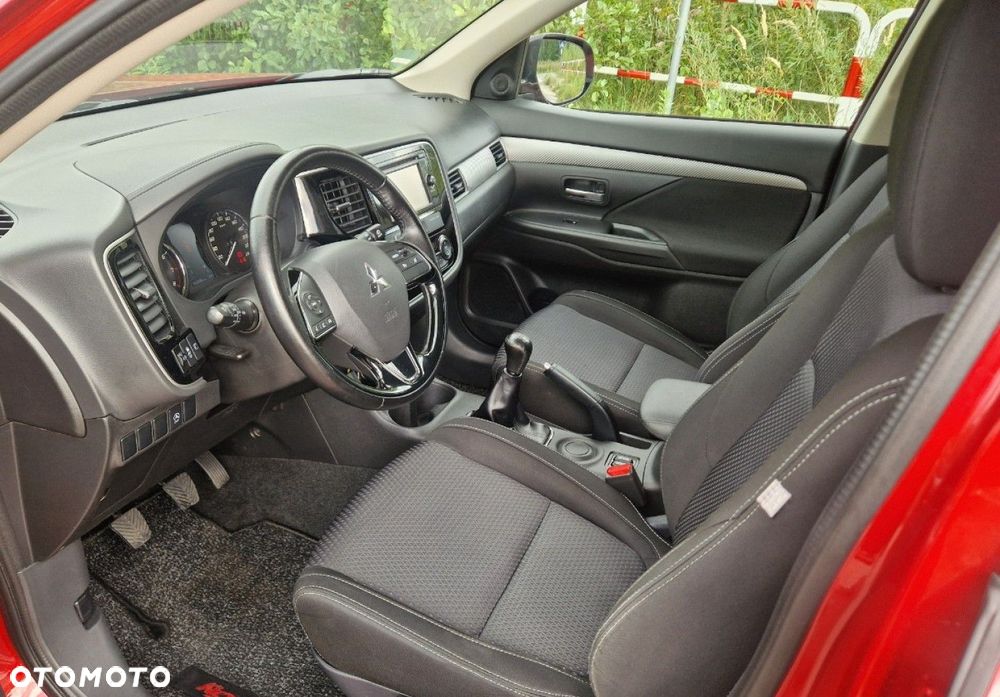 Mitsubishi Outlander 2.0 2WD SUV-Star - 18
