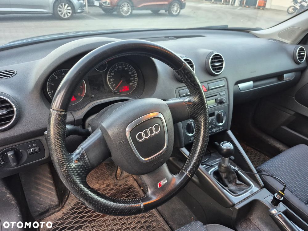 Audi A3 3-drzwiowe 1.6 FSI Ambiente - 12
