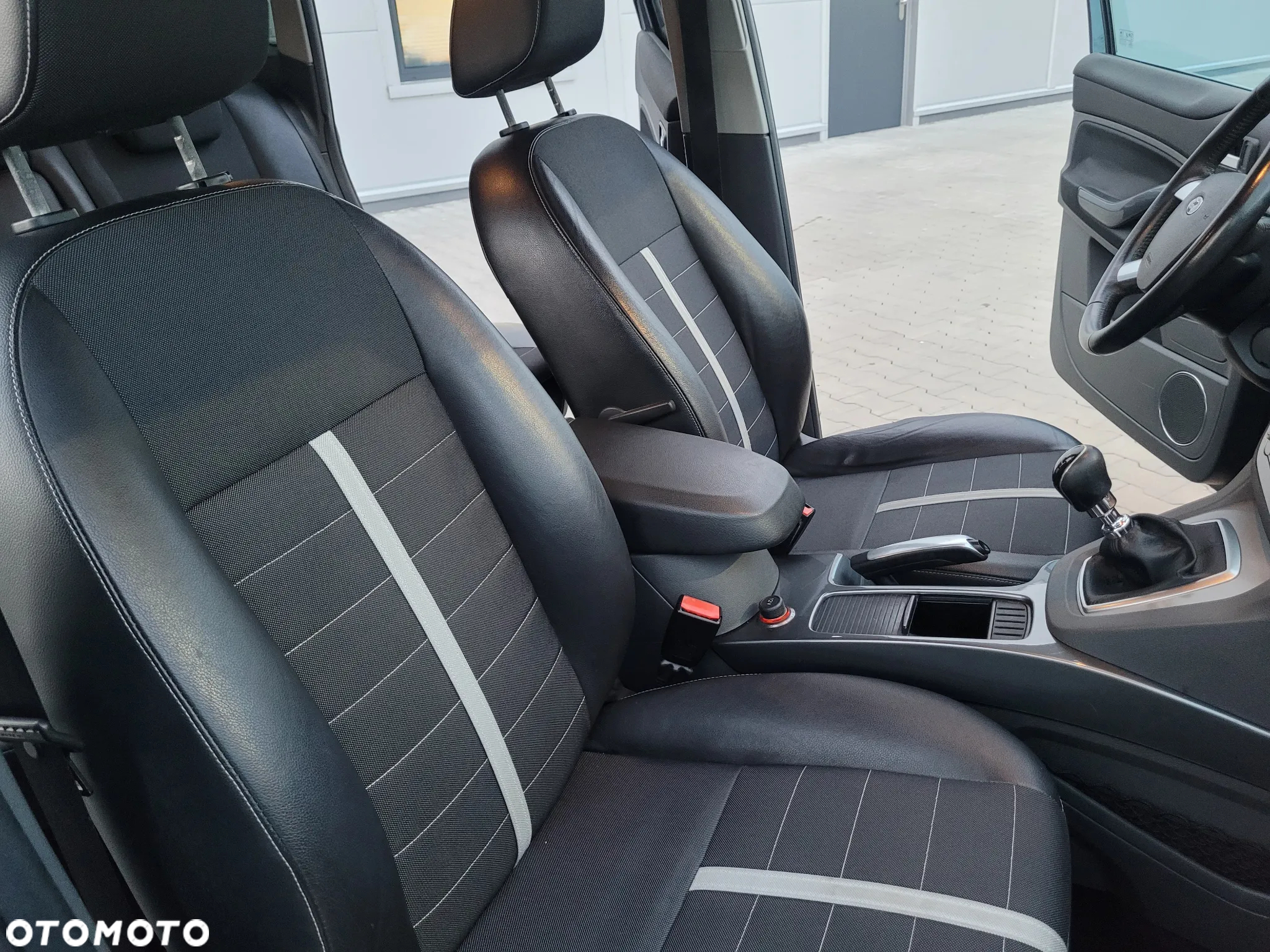 Ford Kuga 2.0 TDCi 2x4 Titanium - 22