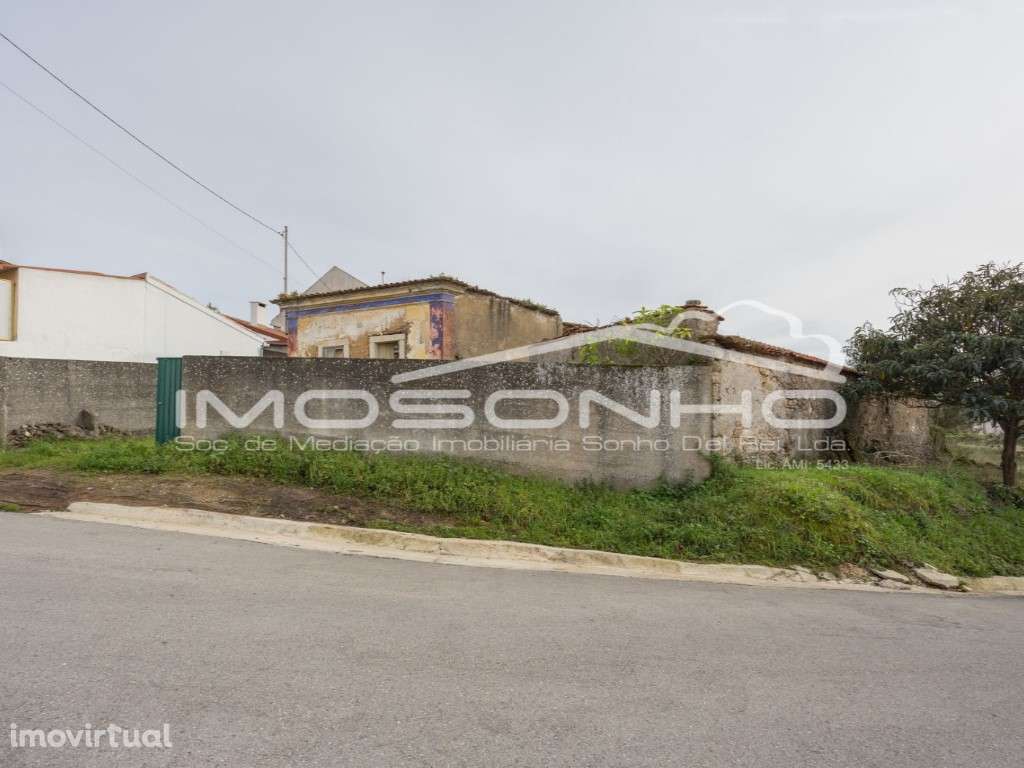 Terreno com 4107m2, Casa em ruínas e Anexos - Grande imagem: 2/57