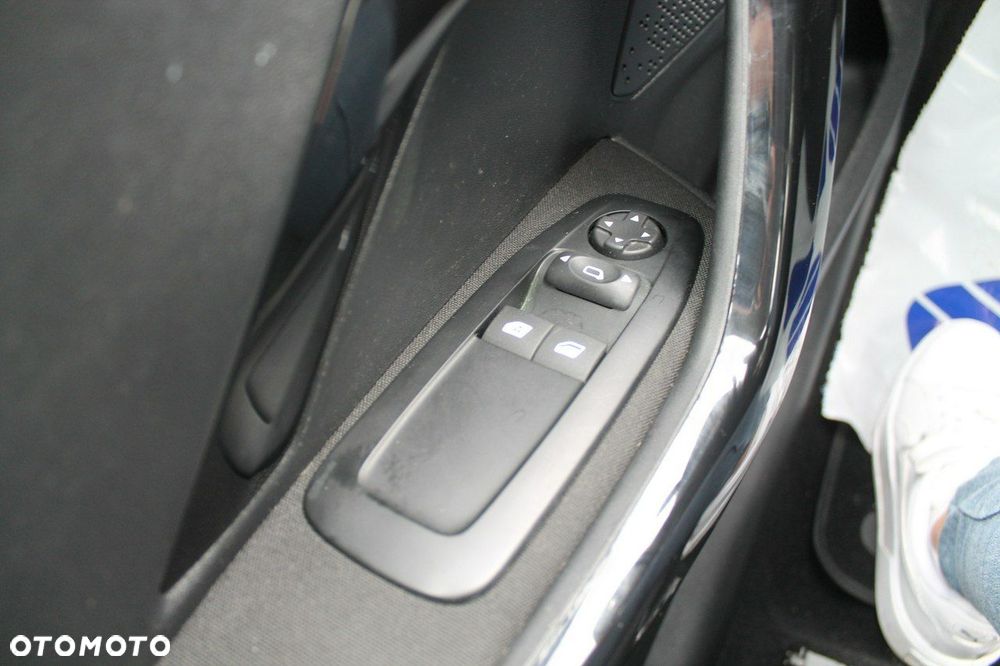 Peugeot 208 - 20