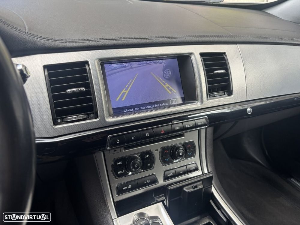 Jaguar XF Sportbrake 2.2 D Premium Luxury - 4