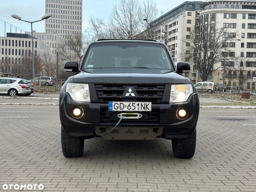 Mitsubishi Pajero 2012 photo 2