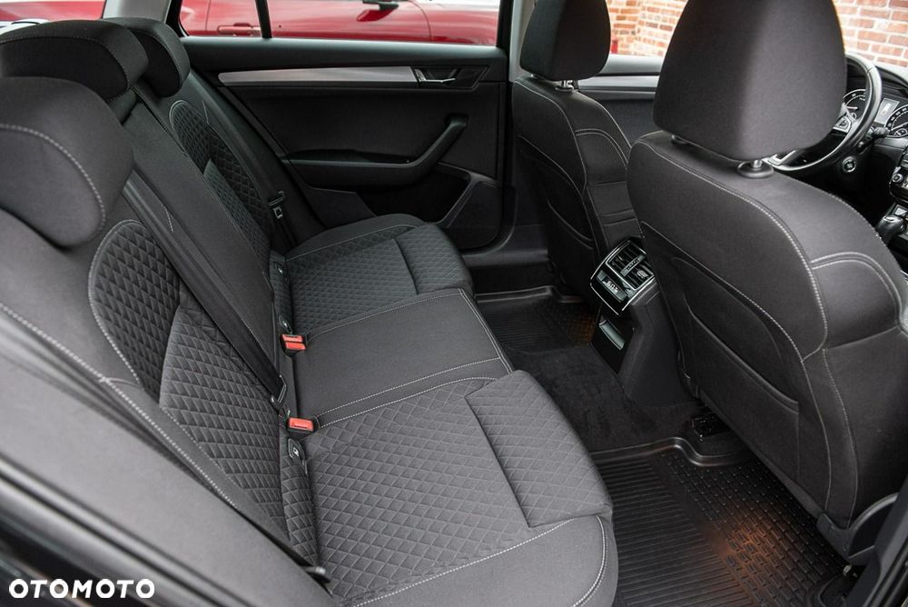 Skoda Superb 2.0 TDI DSG Premium Edition - 8