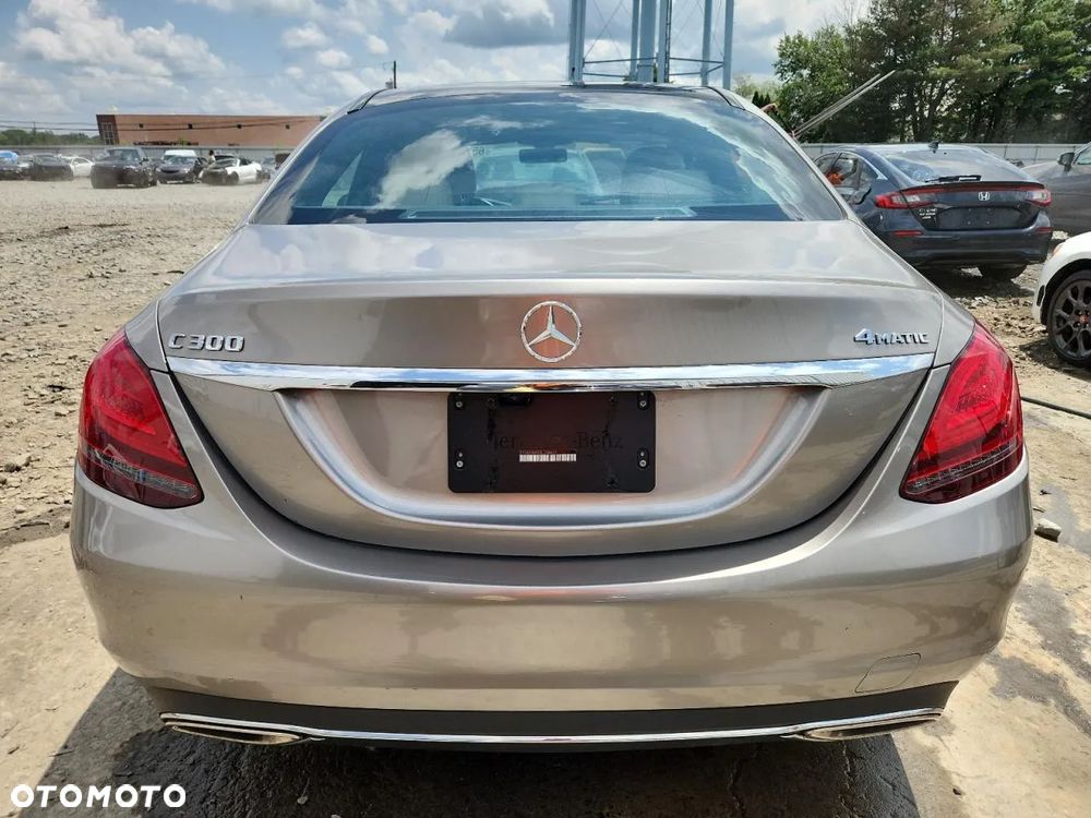Mercedes-Benz Klasa C 300 9G-TRONIC - 6