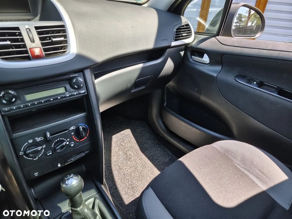 Peugeot 207 - 12