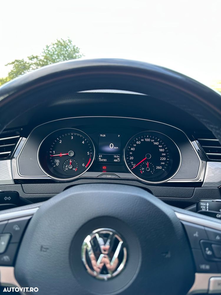 Volkswagen Passat 2.0 TDI SCR DSG Highline - 15