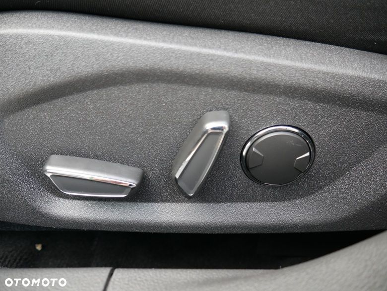 Ford Mondeo 2.0 Hybrid Titanium - 24