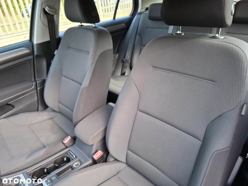 Volkswagen Golf - 21