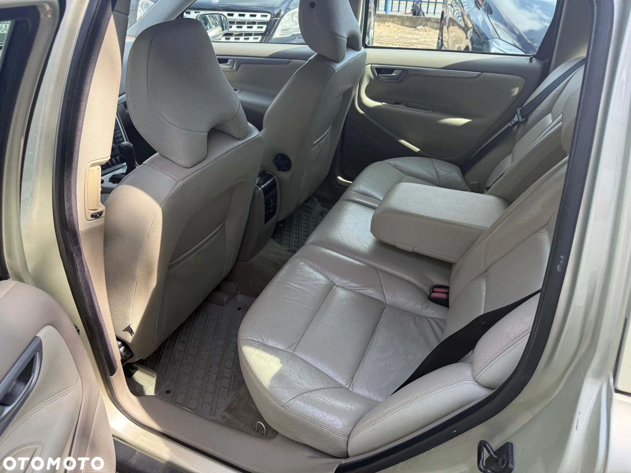 Volvo V70 2.4 Premium - 13