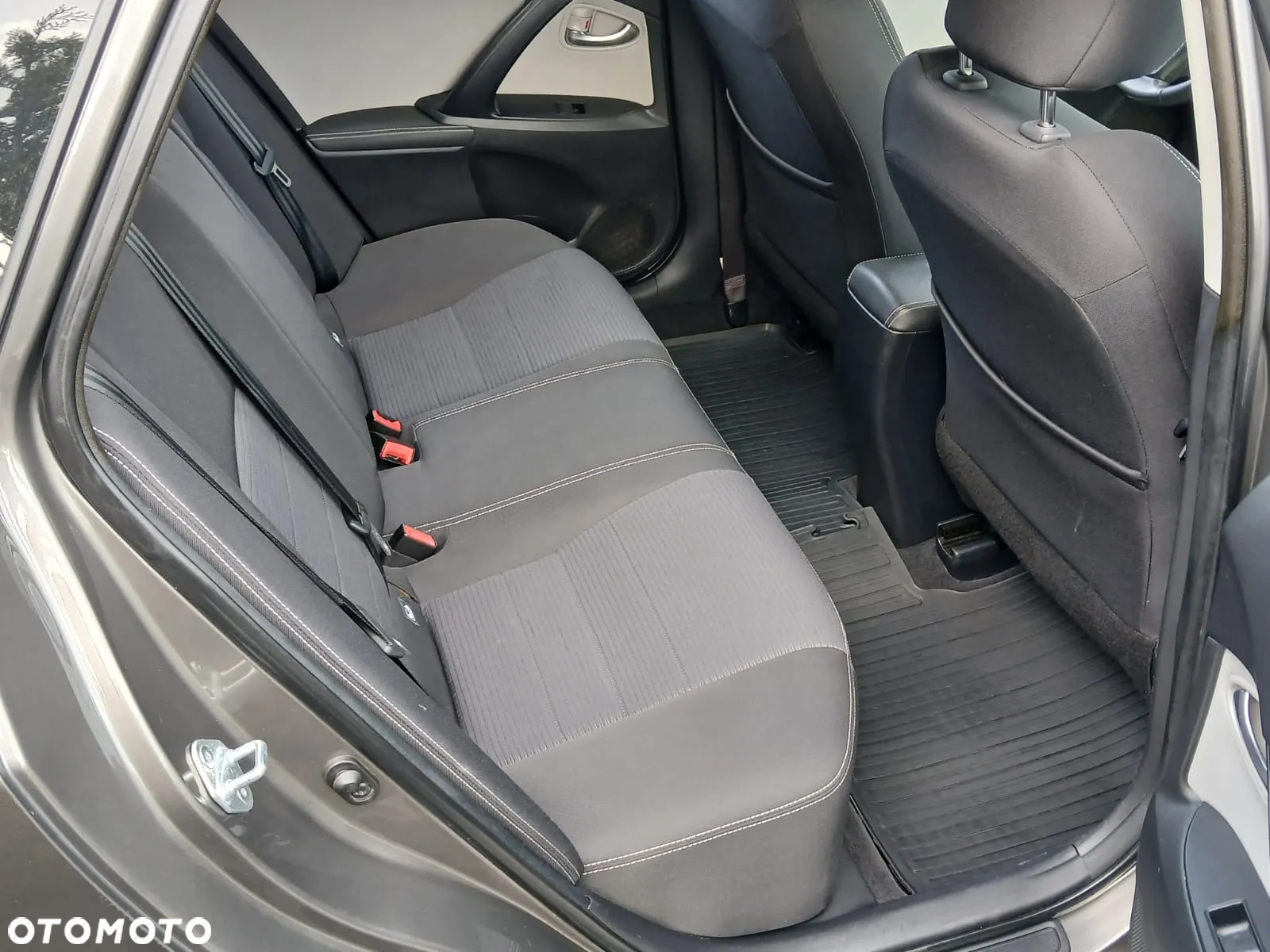 Toyota Avensis Touring Sports 1.8 Comfort - 25