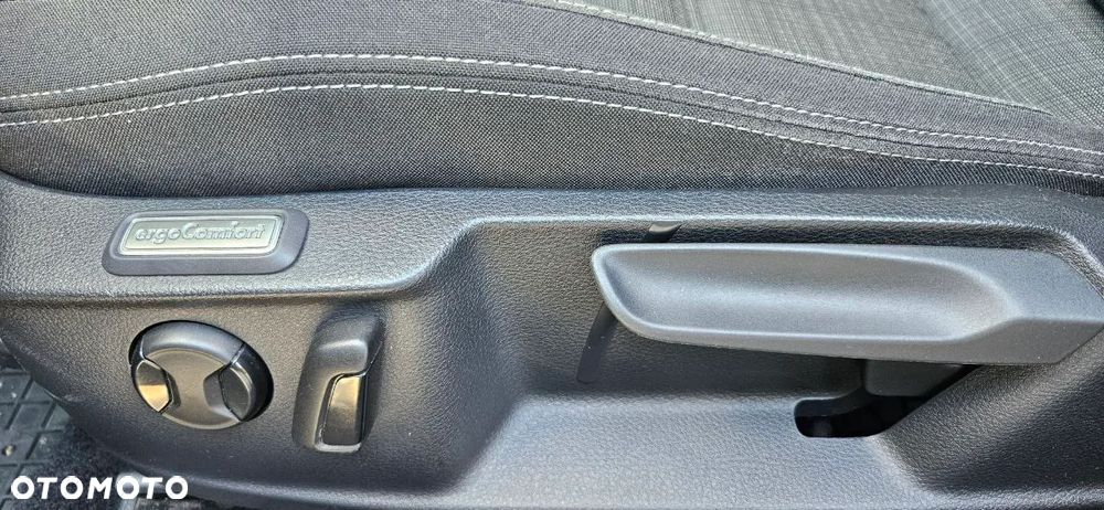 Volkswagen Passat Variant 2.0 TSI Business DSG - 15