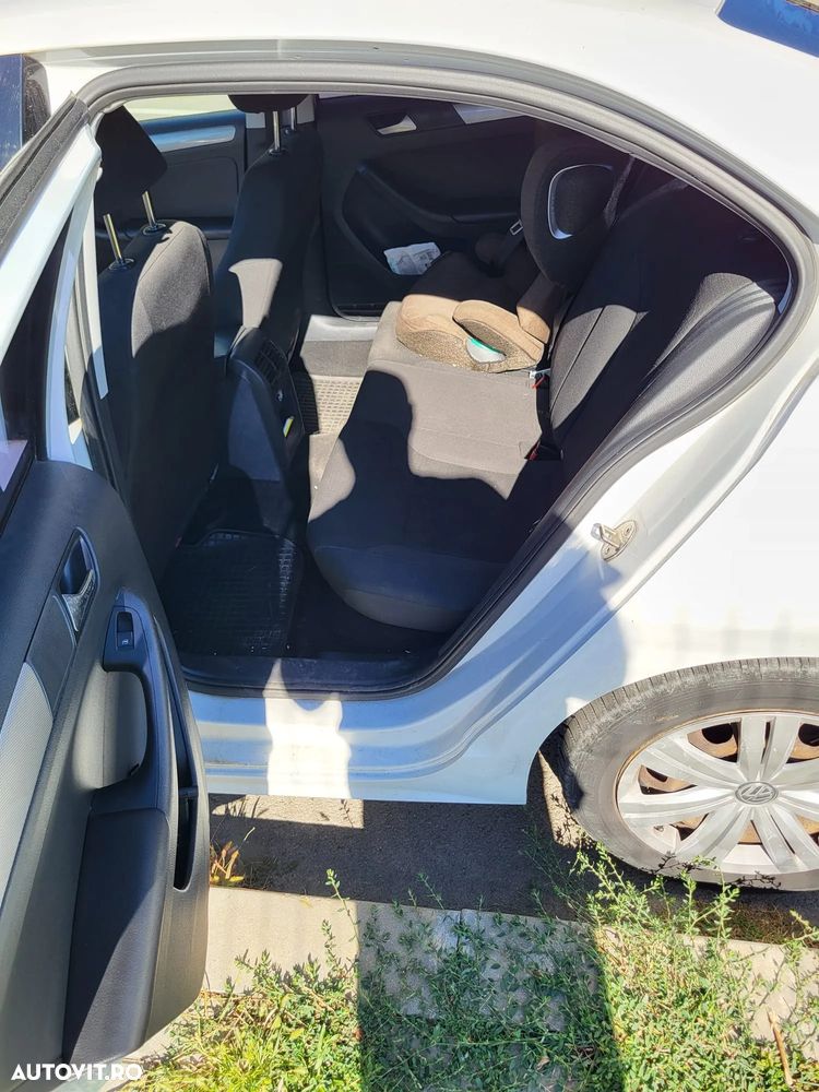 Volkswagen Jetta - 8