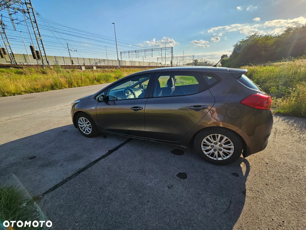 Kia Ceed - 12