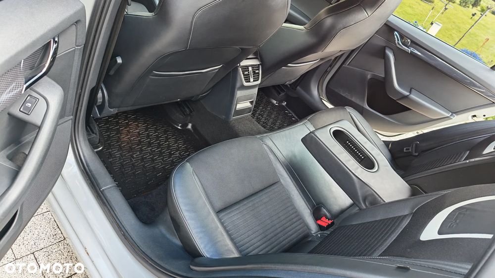 Skoda Octavia 2.0 TDI DSG RS - 8