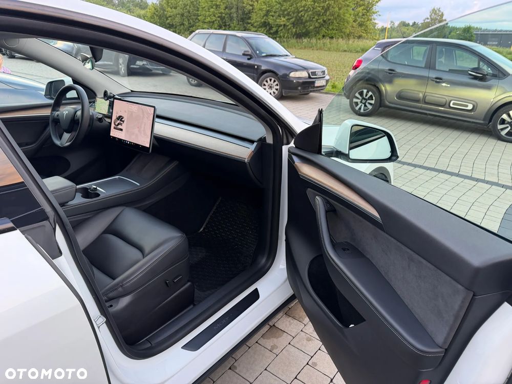 Tesla Model Y Long Range AWD - 20