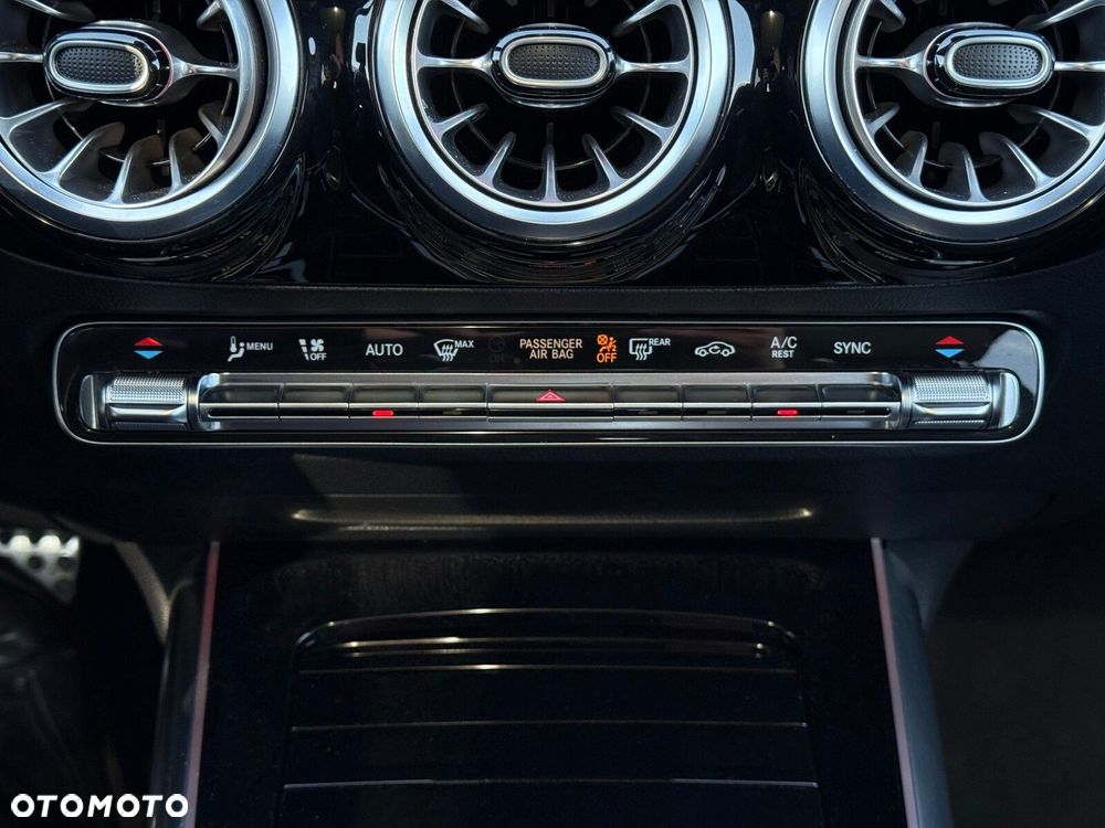 Mercedes-Benz GLA 200 d AMG Line - 27