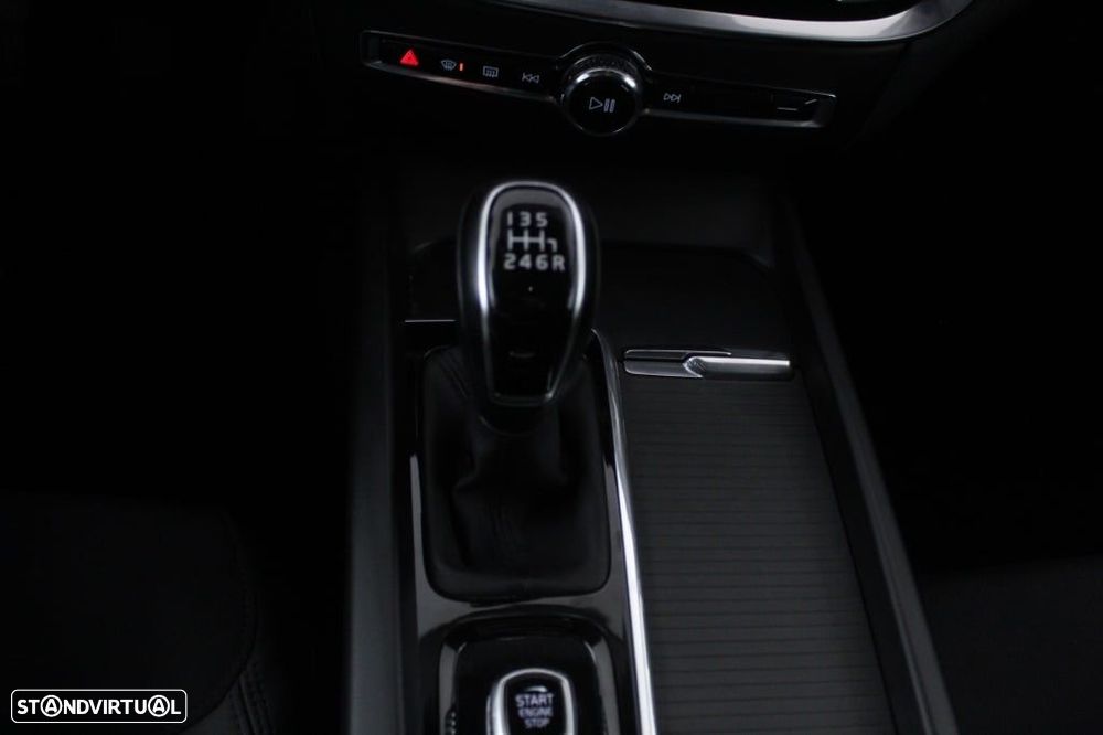 Volvo V60 2.0 D3 Momentum Plus - 30
