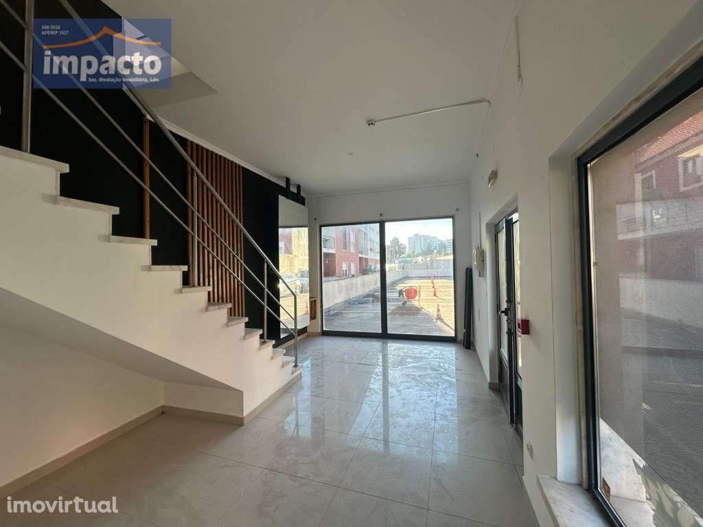 LOJA PÓVOA DE SANTA IRIA, RC e 1 Piso e garagem, possibilidade de t... - Grande imagem: 3/23