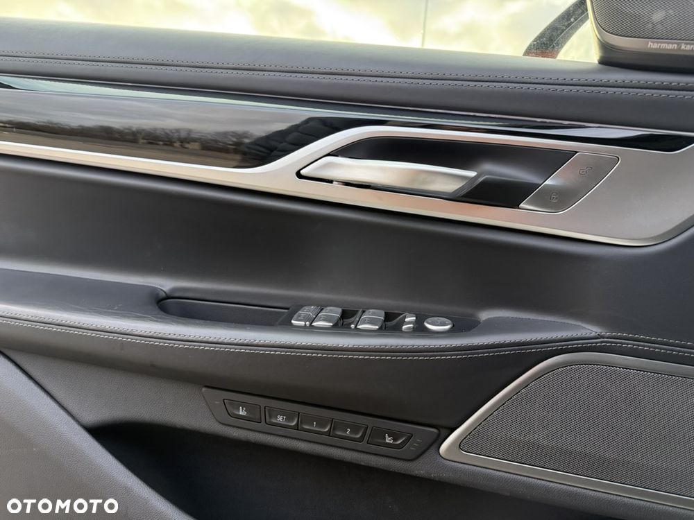 BMW Seria 7 750i xDrive sport - 21
