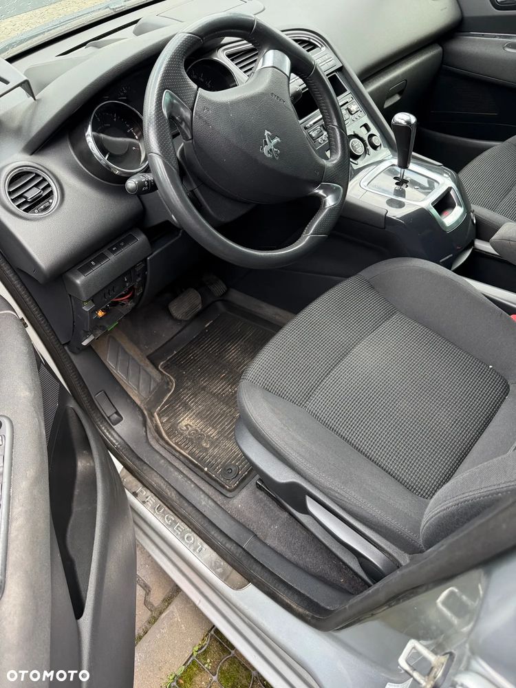 Peugeot 5008 - 8